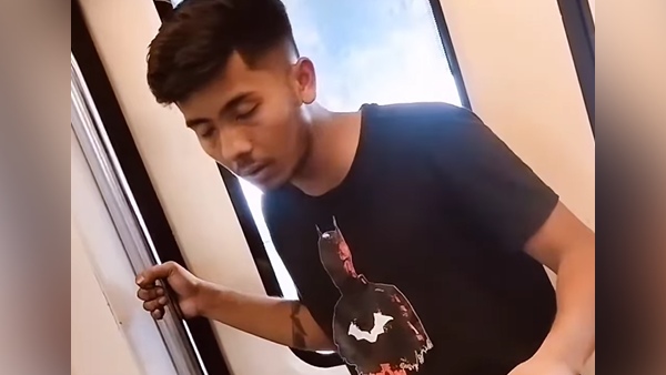 delhi metro viral video