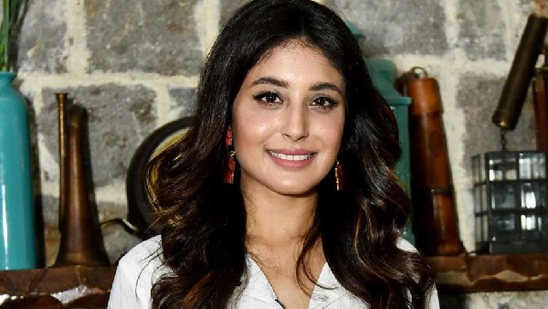 kritika kamra