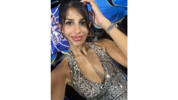 Jasmin Walia s Bikini Photo With A Tattooed Man