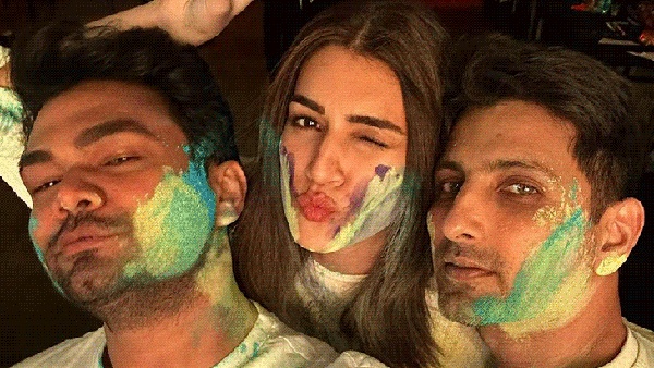 Kriti Sanon Kabir Bahiya Mahendra Singh Dhoni