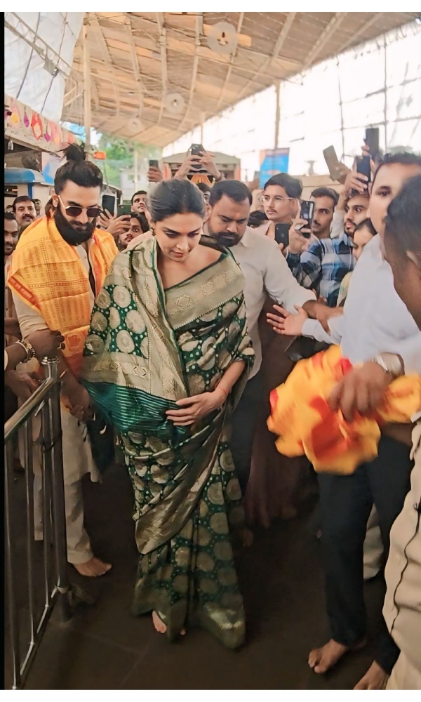 Deepika Padukone Ranveer Singh Siddhivinayak Before Delivery