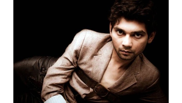 Nude Yoga Trainer Vivek Mishra