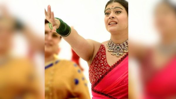 Kajol fell down from the stage