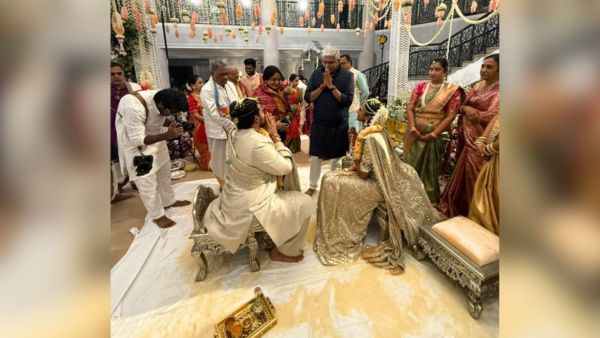 बैडमिंटन प्लेयर PV Sindhu की शादी की पहली तस्वीर आई सामने, फैन्स ने दीं कपल को बधाइयां