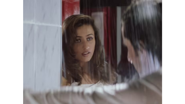 Saif Ali Khan Namrata Shirodker Bathroom Song