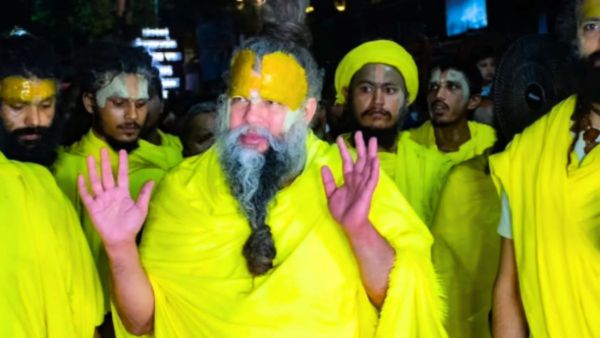 लोगों ने किया विरोध तो प्रेमानंद महाराज ने रात्रि दर्शन किया बंद, जानें पीछे की वजह