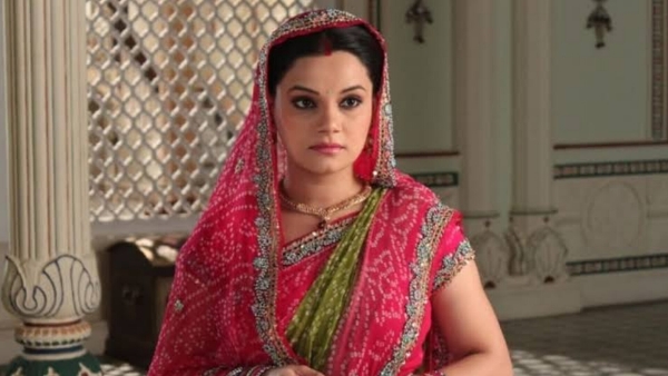 Meenakshi Bhabhi Aka Kanika Maheshwari