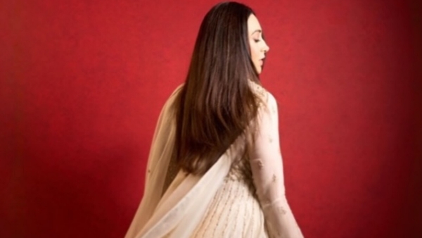 Karisma Kapoor On Wearing Swimsuit In Prem Qaidi