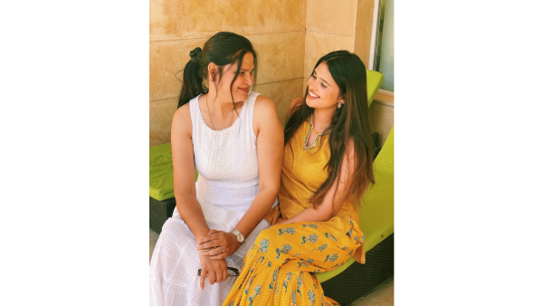 Kumar Vishwas Wife Manju Sharma Western Looks