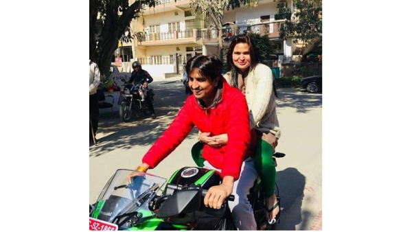 Kumar Vishwas Wife Manju Sharma Western Looks