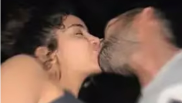 अनुपमा ने को-एक्टर को जी-भरकर किया किस