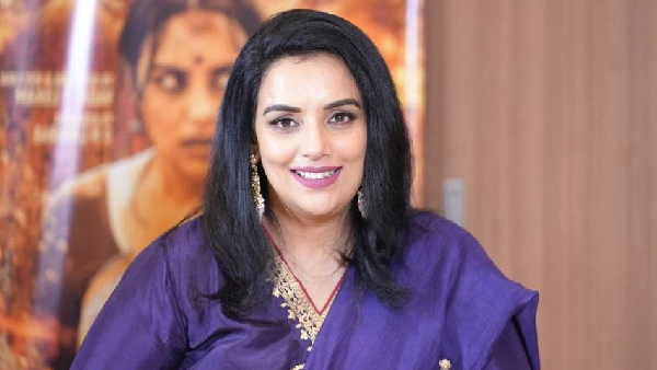 Shweta Menon Live Delivery