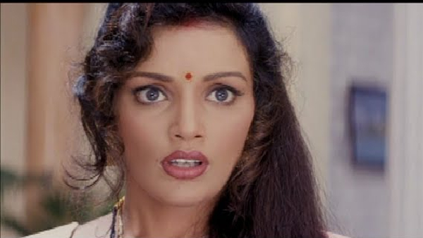 Shweta Menon Live Delivery