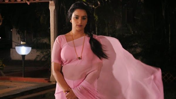 Shweta Menon Live Delivery