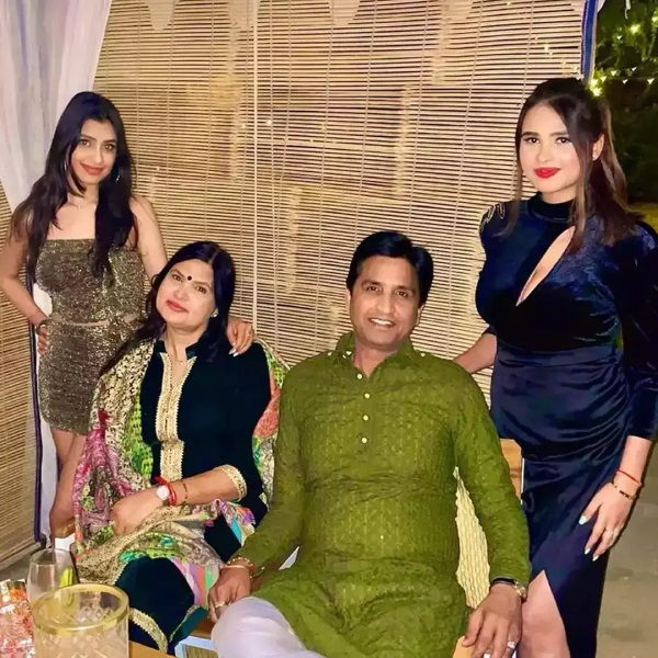 Kumar Vishwas Manju Sharma