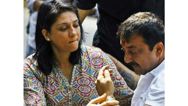 Sanjay Dutt Fight With Sister Priya Dutt