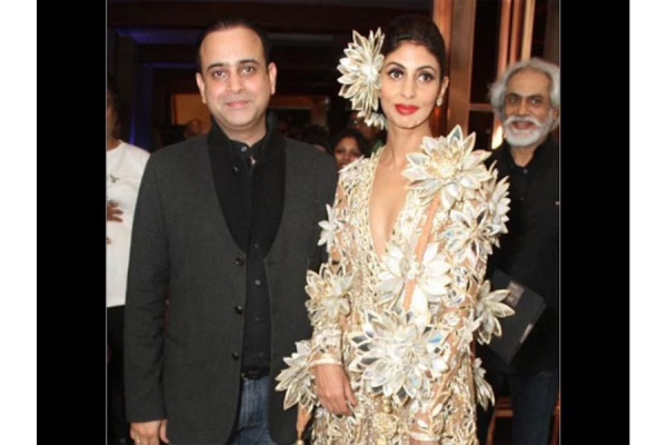 Shweta Bachchan Romantic Photos With Husband