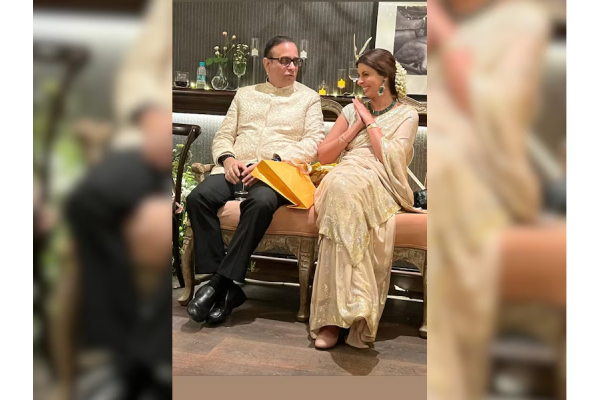 Shweta Bachchan Romantic Photos With Husband