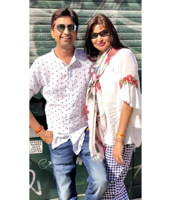 Kumar Vishwas Wife Manju Sharma Western Looks Kumar Vishwas Wife Manju Sharma Western Looks