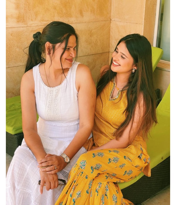 Kumar Vishwas Wife Manju Sharma Western Looks Kumar Vishwas Wife Manju Sharma Western Looks