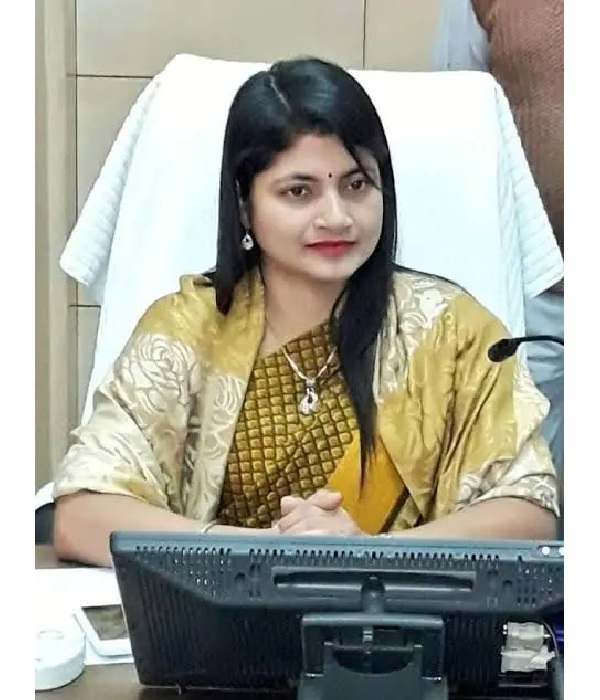 CM Yogi Favorite Lady IAS Officer