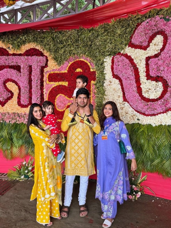 Kumar Vishwas Family At Vaishno Devi