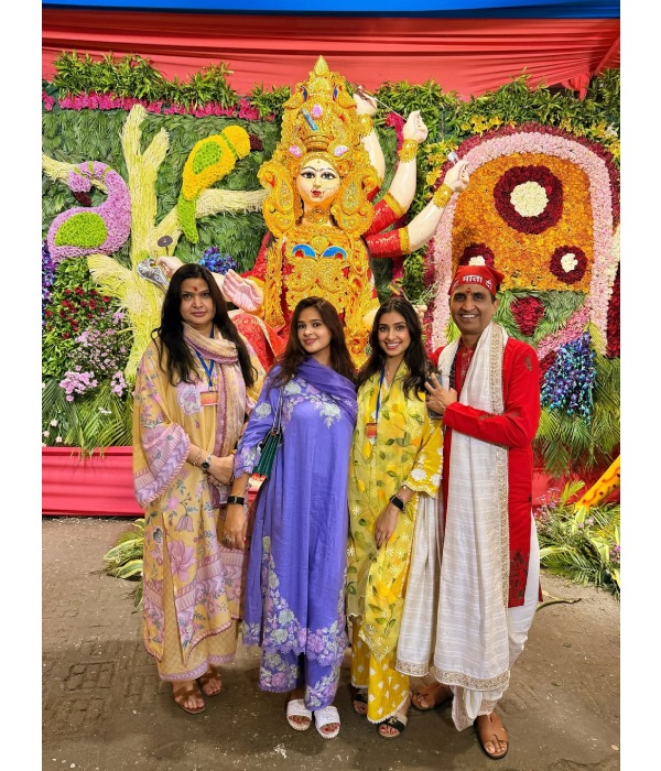 Kumar Vishwas Family At Vaishno Devi Kumar Vishwas Family At Vaishno Devi