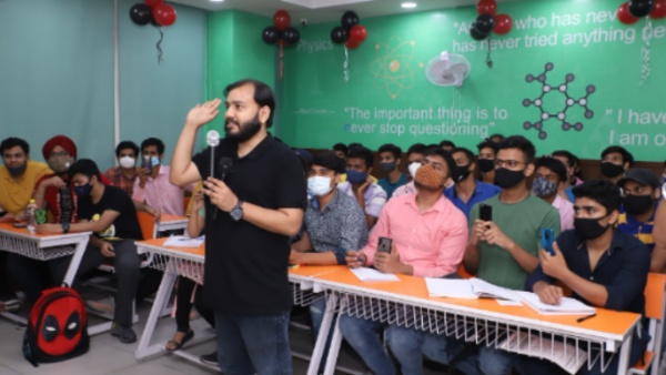 Alakh Pandey vs Shah Rukh Khan net worth