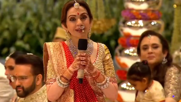 Nita Ambani Nath Falls Video
