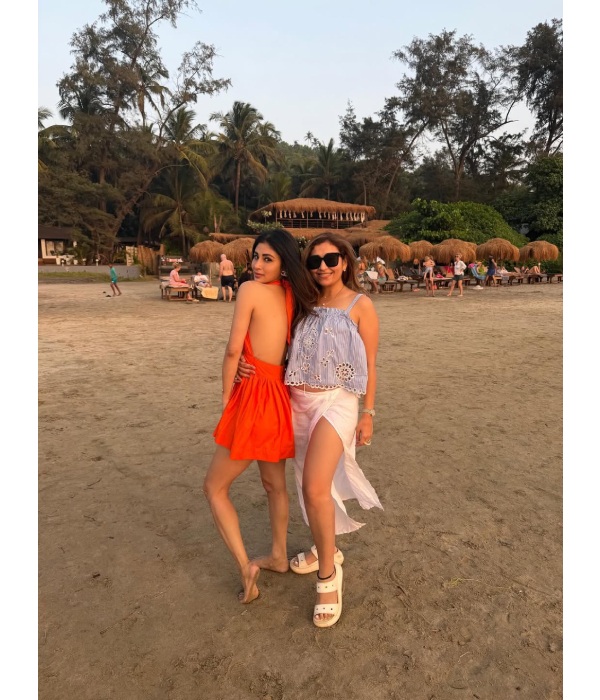 Disha Patani Mouni Roy New Year Vacation
