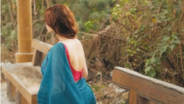 Ayesha Khan fake WhatsApp account