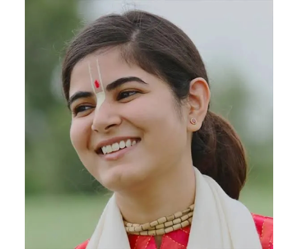 Jaya kishori Vs Devi Chitralekha Fees Jaya kishori Vs Devi Chitralekha Fees