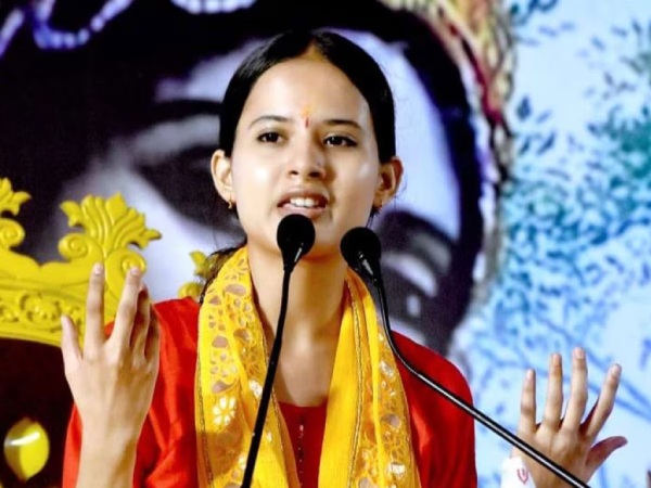 Jaya kishori Vs Devi Chitralekha Fees Jaya kishori Vs Devi Chitralekha Fees