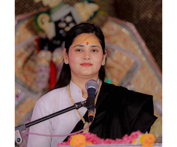 Jaya kishori Vs Devi Chitralekha Fees Jaya kishori Vs Devi Chitralekha Fees