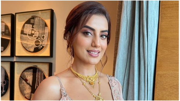 Akshara Singh Body Shamed By Ravi Kishan