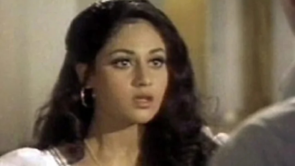 Jaya Bachchan Change Her Pads In Bushes