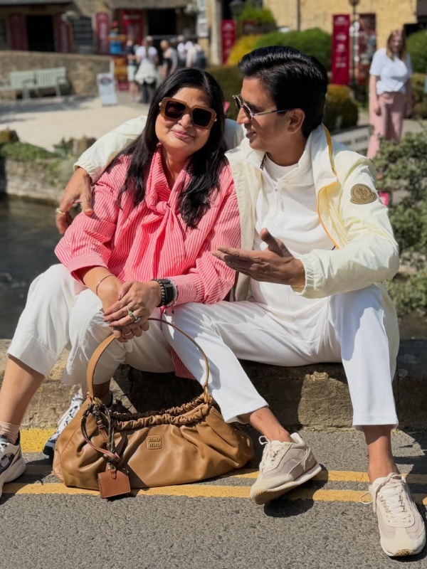 Kumar Vishwas Manju Sharma Vacation