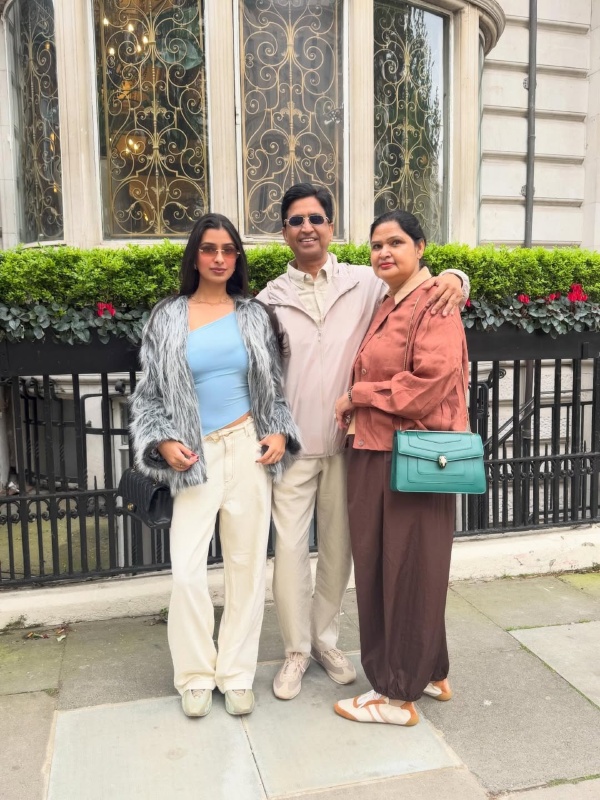 Kumar Vishwas Manju Sharma Vacation