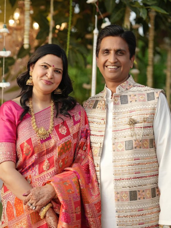 Kumar Vishwas Wife Manju Caste