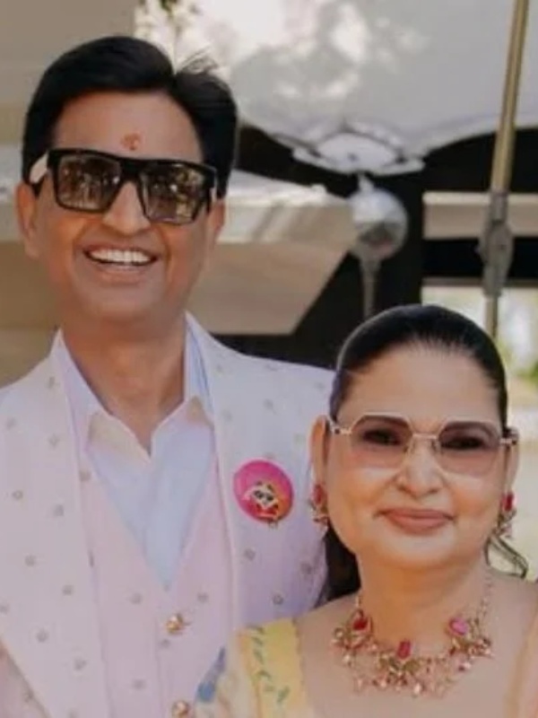 Kumar Vishwas Wife Manju Caste