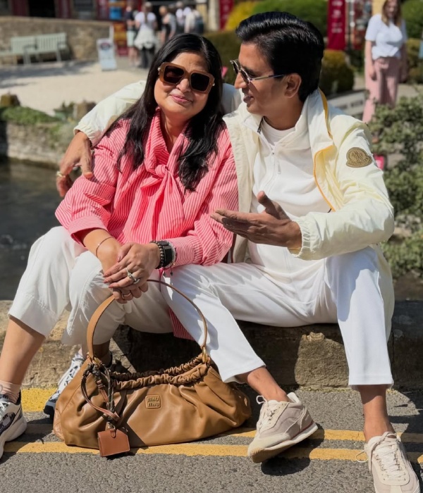 Kumar Vishwas Wife Manju Caste