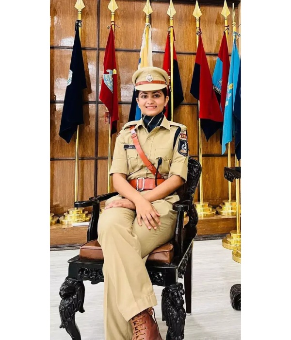 IAS Divya Tanwar IAS Divya Tanwar