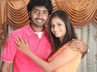 Allari Naresh and Sindhu Tulani in Vishaka Express