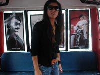Nayantara in Kuselan bus