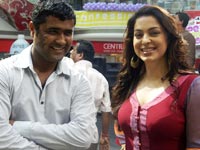 Vivek Sharma and Juhi Chawla