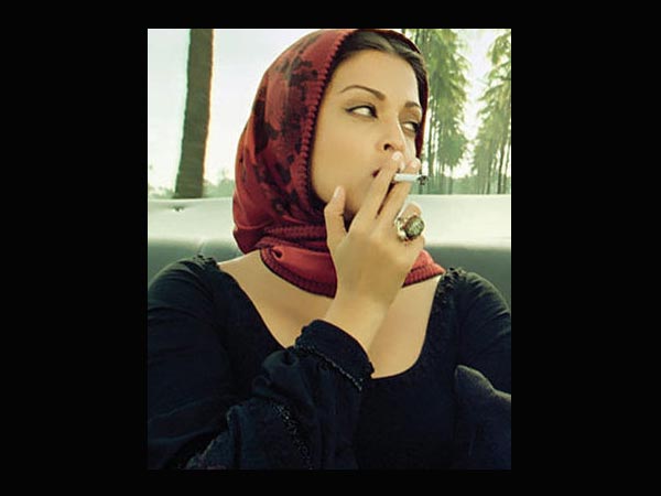 Aishwarya Rai Bachchan Smoking In Guzaarish