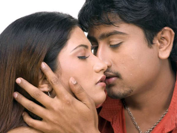 Rahul And Keerthi's Smooch Scene