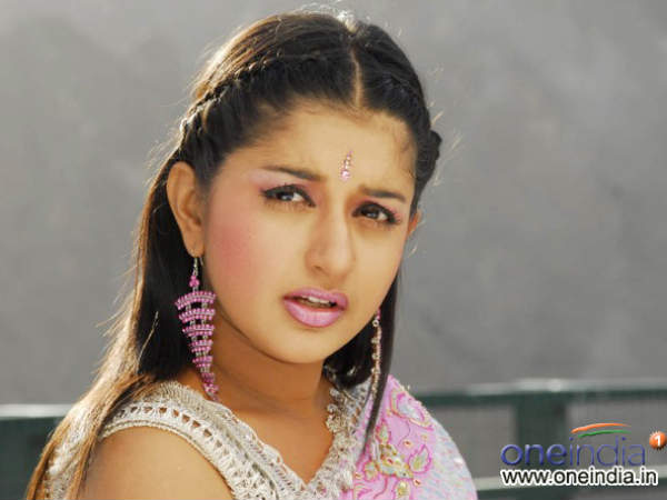 Meera Adorns A Glamorous Avatar