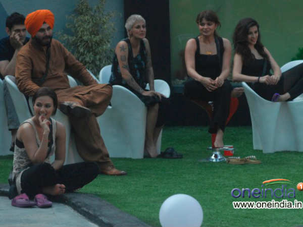 Inmates Listen To Their Tasks