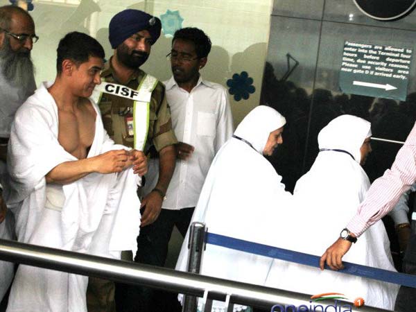 Aamir Leaves For Hajj